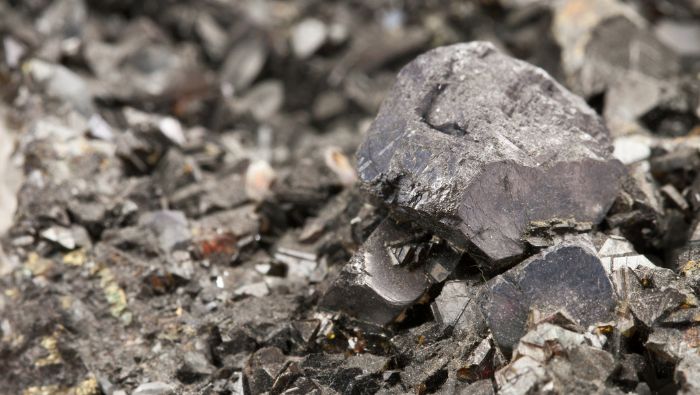 地面上的铅 |领先市场