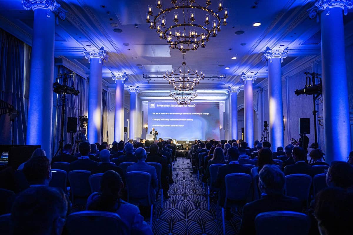 Image of CRU Breakfast event seminar in action