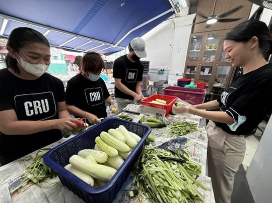 CRU team members helping with vegetable cutting at the Krsna's Free Meals