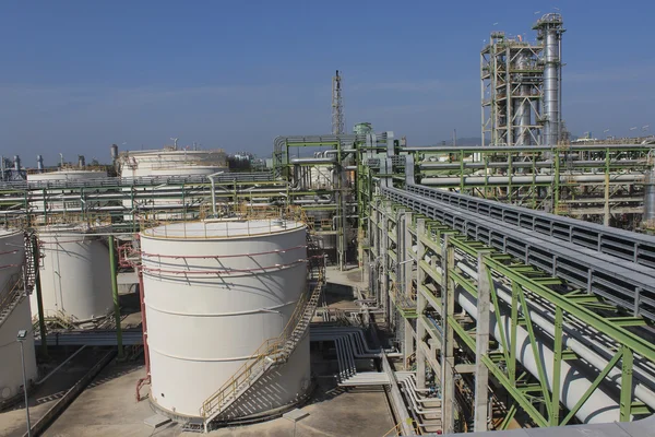 Gulf Urea Output Drops With Lack of Fertilizer Ships to Load